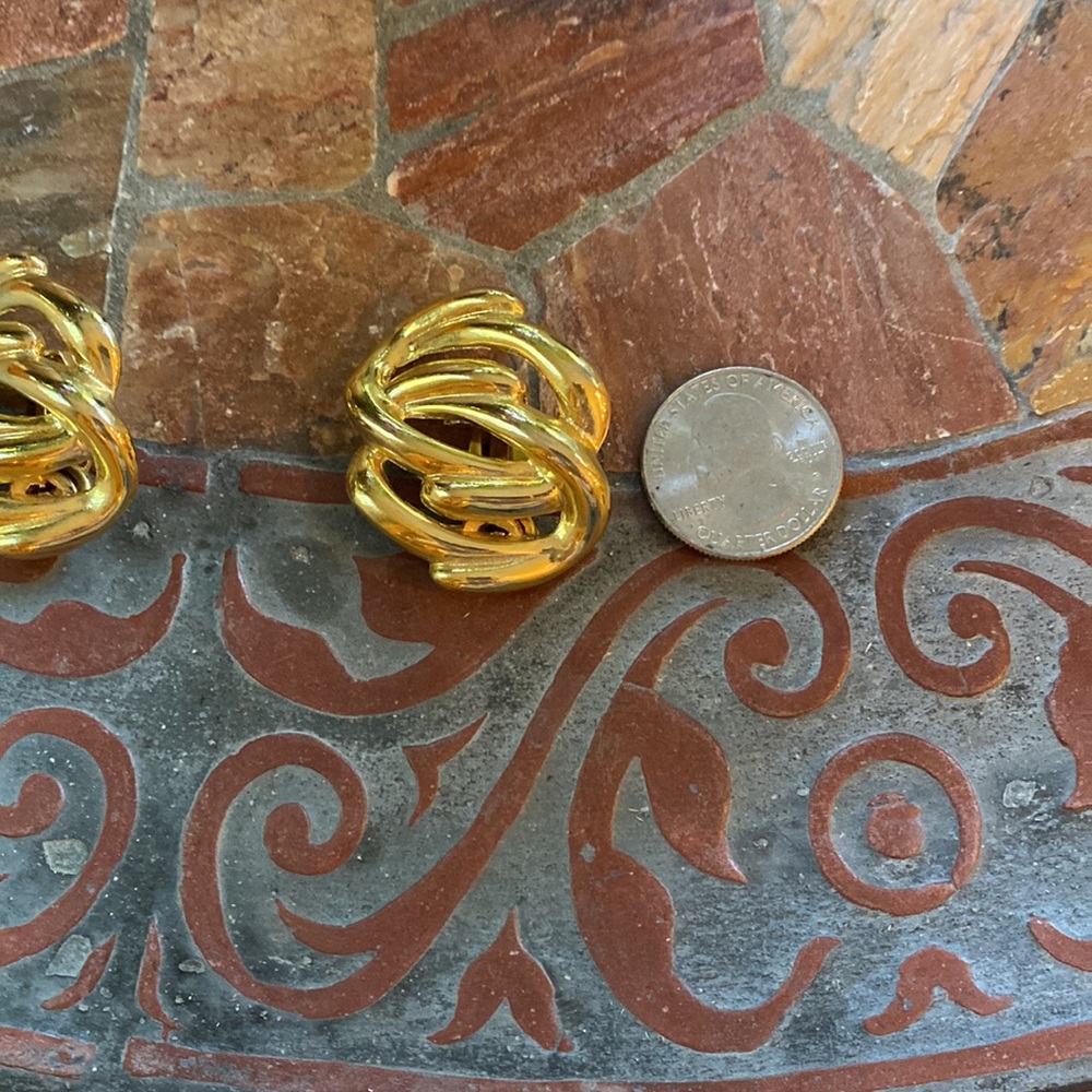 Vintage Clip On Earrings - Picture 3 of 4